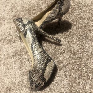 Enzo Angiolini Snake Skin 5” Peep Toe Pump 👠🐍
